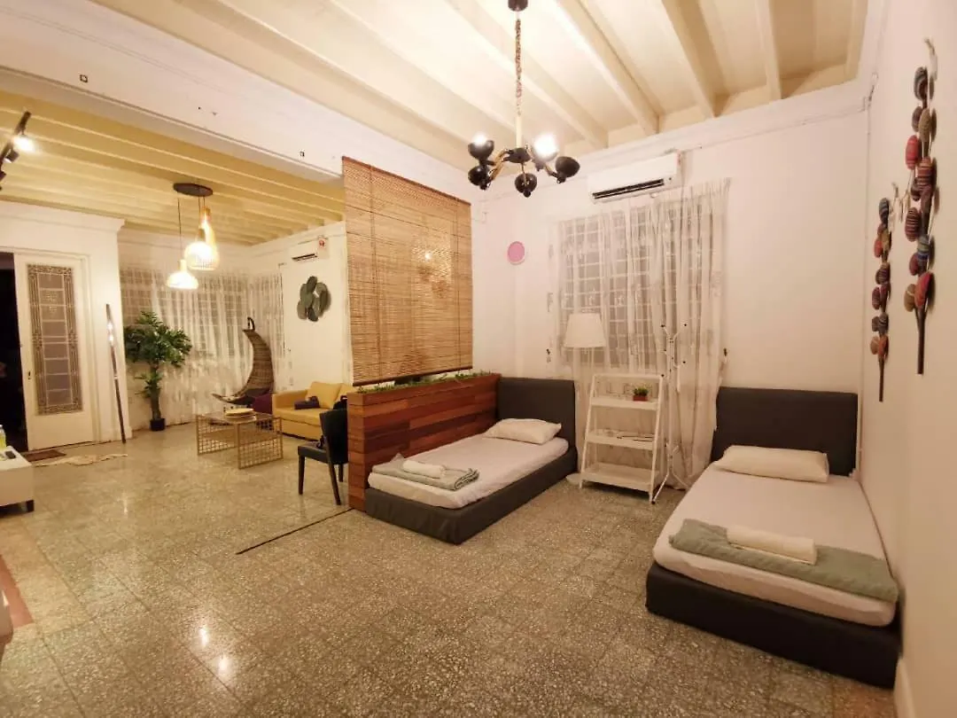 White House Beach Friends Gathering Vacation Home @14 Pax Cm3/4 Tanjung Bungah  Holiday home