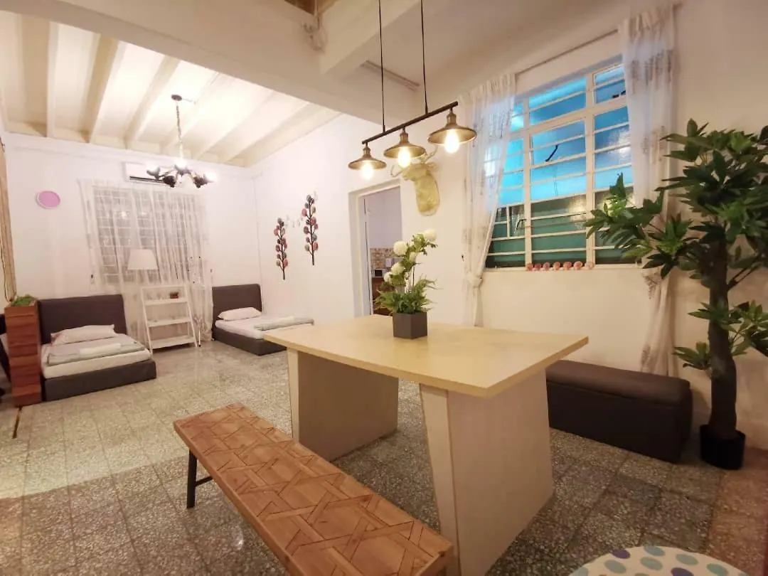 White House Beach Friends Gathering Vacation Home @14 Pax Cm3/4 Tanjung Bungah  Malaysia